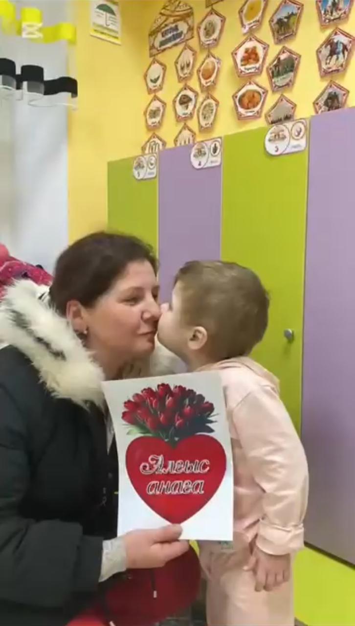 Ересек Гүлдер тобы: Алғыс айту күні